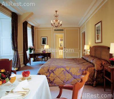Hotel De Crillon 8